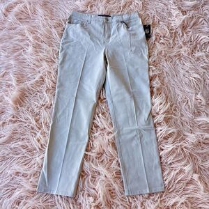 Women’s Size 8 Short Khaki Pants